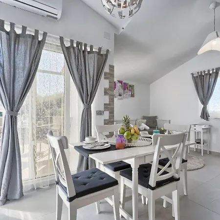 La Mer-4 By Interhome Lägenhet Štinjan